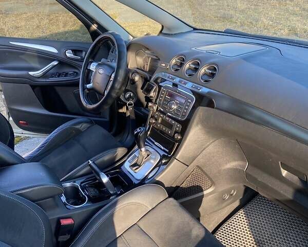 Коричневый Форд С-Макс, объемом двигателя 2 л и пробегом 300 тыс. км за 6500 $, фото 13 на Automoto.ua