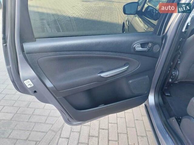 Коричневый Форд С-Макс, объемом двигателя 1.6 л и пробегом 271 тыс. км за 9200 $, фото 10 на Automoto.ua