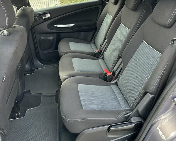 Коричневий Форд С-Макс, об'ємом двигуна 2 л та пробігом 291 тис. км за 8999 $, фото 23 на Automoto.ua