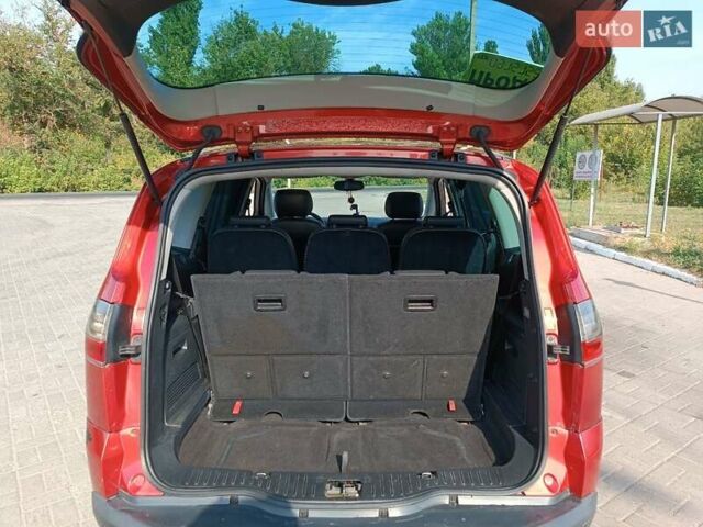 Красный Форд С-Макс, объемом двигателя 2 л и пробегом 229 тыс. км за 5700 $, фото 9 на Automoto.ua