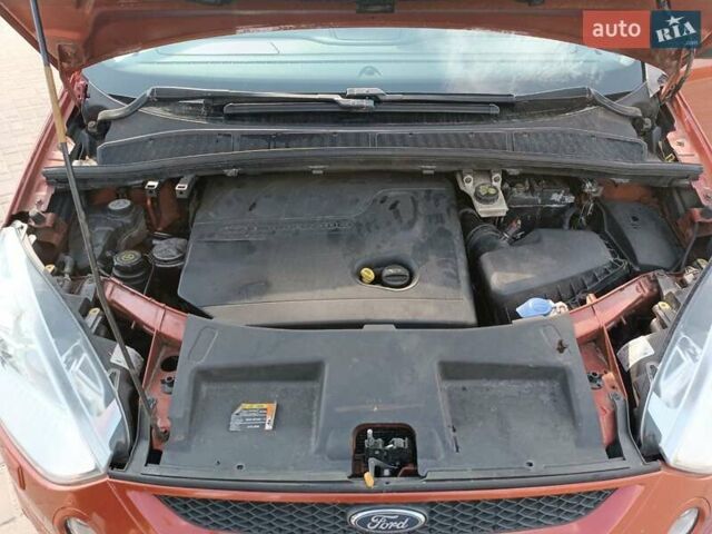 Красный Форд С-Макс, объемом двигателя 2 л и пробегом 229 тыс. км за 5700 $, фото 4 на Automoto.ua