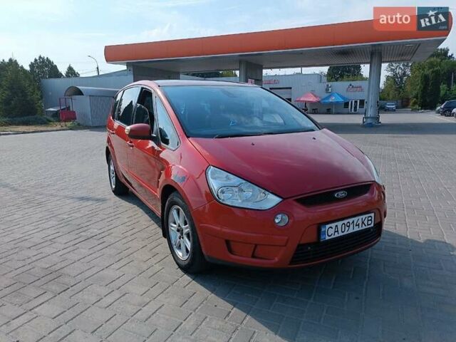 Красный Форд С-Макс, объемом двигателя 2 л и пробегом 229 тыс. км за 5700 $, фото 1 на Automoto.ua