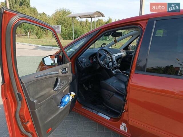 Красный Форд С-Макс, объемом двигателя 2 л и пробегом 229 тыс. км за 5700 $, фото 11 на Automoto.ua