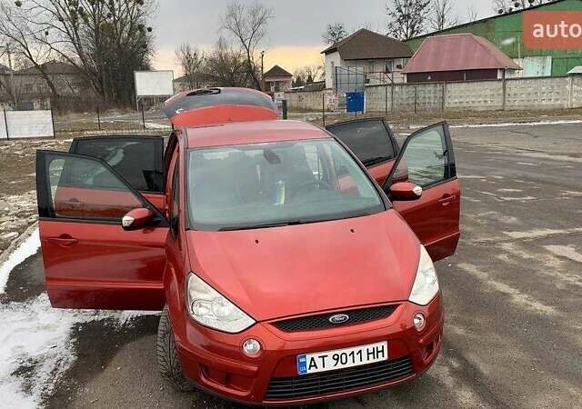Красный Форд С-Макс, объемом двигателя 1.8 л и пробегом 300 тыс. км за 6100 $, фото 1 на Automoto.ua