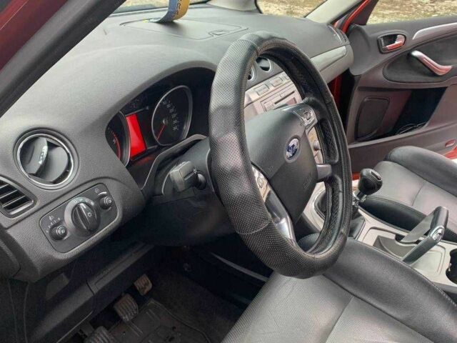Красный Форд С-Макс, объемом двигателя 1.8 л и пробегом 300 тыс. км за 6600 $, фото 3 на Automoto.ua