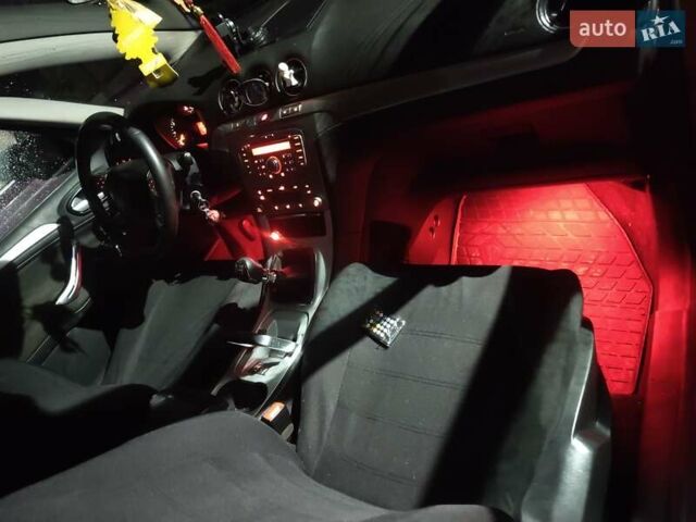 Красный Форд С-Макс, объемом двигателя 2 л и пробегом 300 тыс. км за 6550 $, фото 5 на Automoto.ua