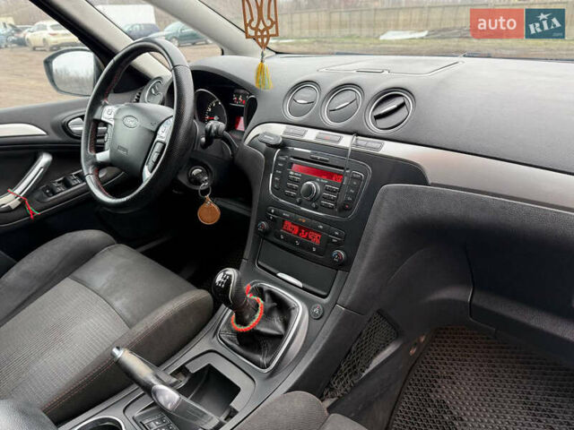 Красный Форд С-Макс, объемом двигателя 2 л и пробегом 229 тыс. км за 6699 $, фото 7 на Automoto.ua