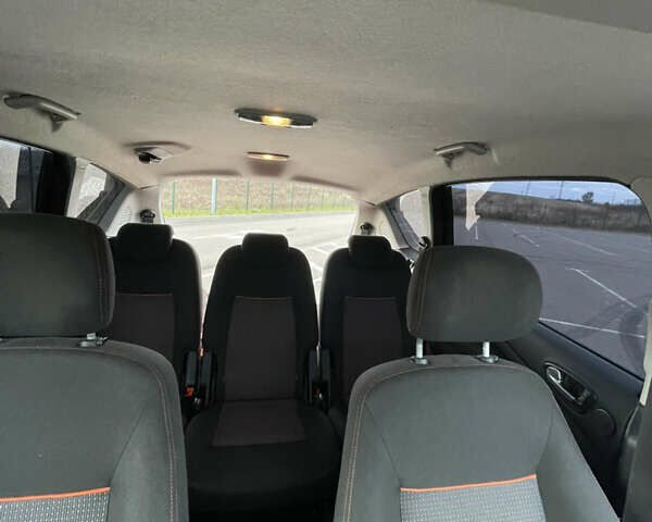 Червоний Форд С-Макс, об'ємом двигуна 2 л та пробігом 270 тис. км за 9200 $, фото 11 на Automoto.ua