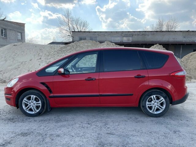 Красный Форд С-Макс, объемом двигателя 2 л и пробегом 195 тыс. км за 8300 $, фото 1 на Automoto.ua