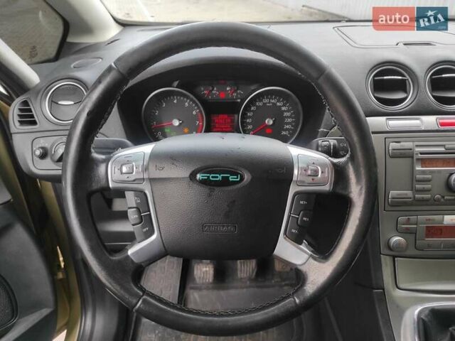 Желтый Форд С-Макс, объемом двигателя 2 л и пробегом 185 тыс. км за 6000 $, фото 15 на Automoto.ua