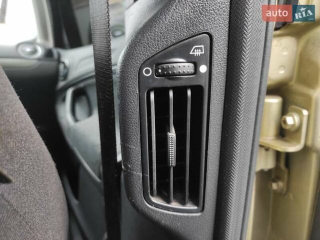 Желтый Форд С-Макс, объемом двигателя 2 л и пробегом 185 тыс. км за 6000 $, фото 26 на Automoto.ua