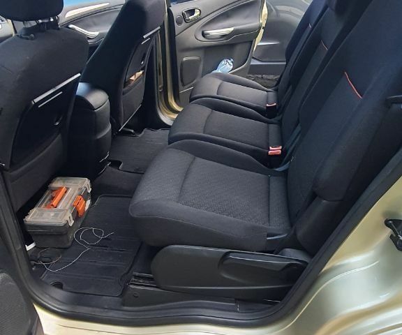 Серый Форд С-Макс, объемом двигателя 2 л и пробегом 280 тыс. км за 6100 $, фото 6 на Automoto.ua