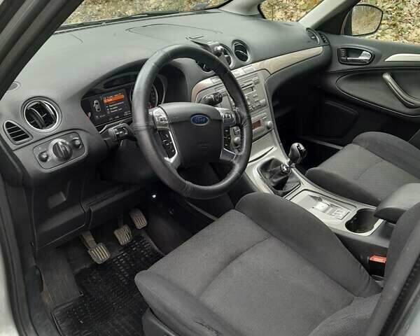 Серый Форд С-Макс, объемом двигателя 2 л и пробегом 325 тыс. км за 6000 $, фото 20 на Automoto.ua