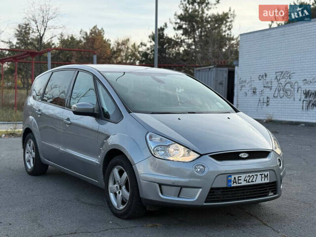 Форд С-Макс 2006 в Днепре (Днепропетровске) на Automoto.ua Серый Форд С-Макс, объемом двигателя 2 л и пробегом 267 тыс. км за 4900 $, фото 5 на Automoto.ua