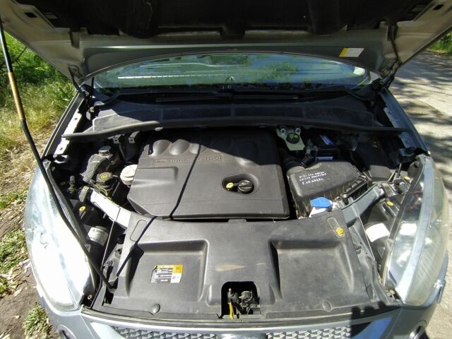 Серый Форд С-Макс, объемом двигателя 2 л и пробегом 316 тыс. км за 4100 $, фото 5 на Automoto.ua