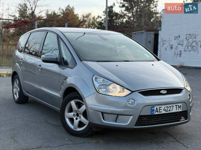 Форд С-Макс 2006 в Днепре (Днепропетровске) на Automoto.ua Серый Форд С-Макс, объемом двигателя 2 л и пробегом 267 тыс. км за 4900 $, фото 1 на Automoto.ua