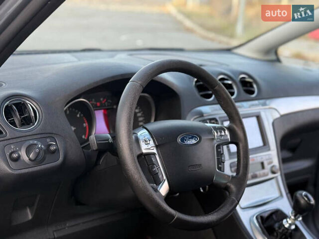 Форд С-Макс 2006 в Днепре (Днепропетровске) на Automoto.ua Серый Форд С-Макс, объемом двигателя 2 л и пробегом 267 тыс. км за 4900 $, фото 16 на Automoto.ua