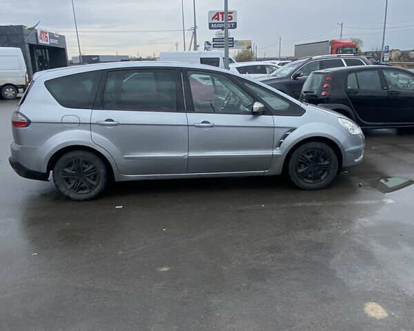 Серый Форд С-Макс, объемом двигателя 2 л и пробегом 322 тыс. км за 6000 $, фото 5 на Automoto.ua