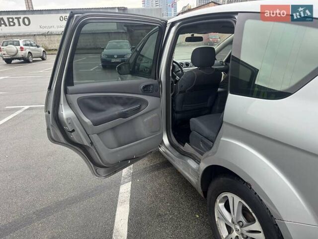 Серый Форд С-Макс, объемом двигателя 2 л и пробегом 300 тыс. км за 4500 $, фото 13 на Automoto.ua