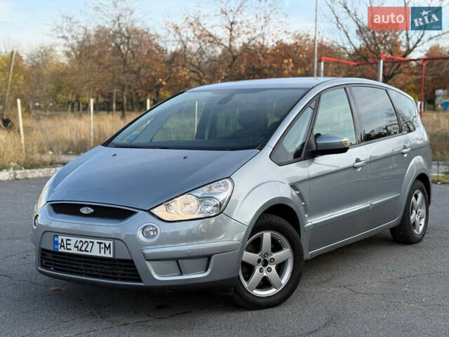 Форд С-Макс 2006 в Днепре (Днепропетровске) на Automoto.ua Серый Форд С-Макс, объемом двигателя 2 л и пробегом 267 тыс. км за 4900 $, фото 2 на Automoto.ua