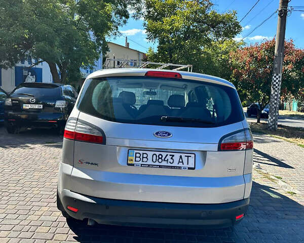 Серый Форд С-Макс, объемом двигателя 2 л и пробегом 46 тыс. км за 9000 $, фото 4 на Automoto.ua