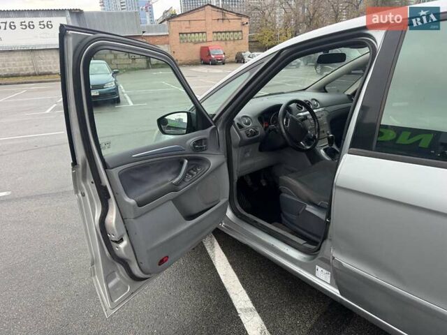 Серый Форд С-Макс, объемом двигателя 2 л и пробегом 300 тыс. км за 4500 $, фото 12 на Automoto.ua