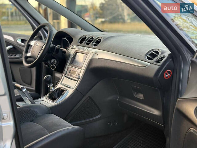 Форд С-Макс 2006 в Днепре (Днепропетровске) на Automoto.ua Серый Форд С-Макс, объемом двигателя 2 л и пробегом 267 тыс. км за 4900 $, фото 12 на Automoto.ua