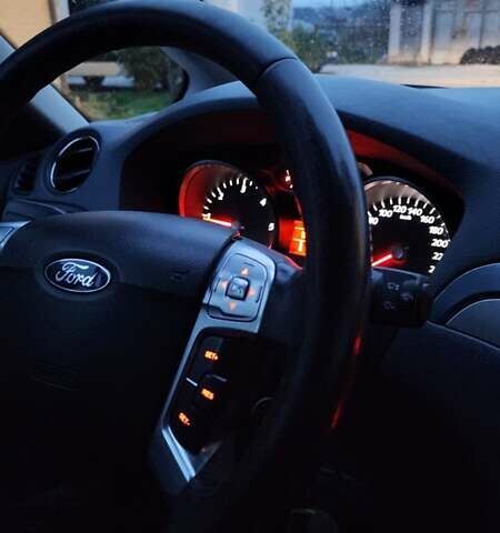 Серый Форд С-Макс, объемом двигателя 1.75 л и пробегом 382 тыс. км за 4500 $, фото 42 на Automoto.ua