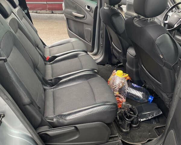 Серый Форд С-Макс, объемом двигателя 2 л и пробегом 322 тыс. км за 6000 $, фото 3 на Automoto.ua