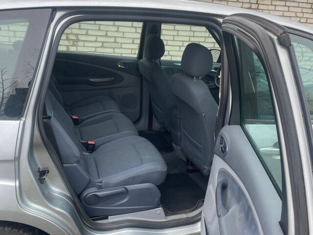 Серый Форд С-Макс, объемом двигателя 1.8 л и пробегом 220 тыс. км за 6600 $, фото 6 на Automoto.ua