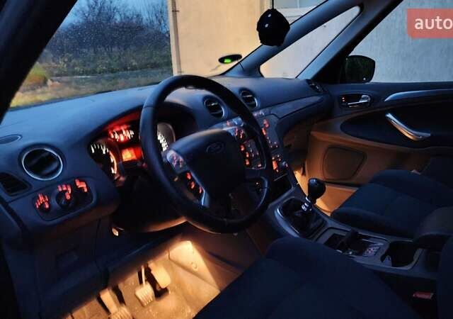 Серый Форд С-Макс, объемом двигателя 1.75 л и пробегом 382 тыс. км за 4500 $, фото 45 на Automoto.ua