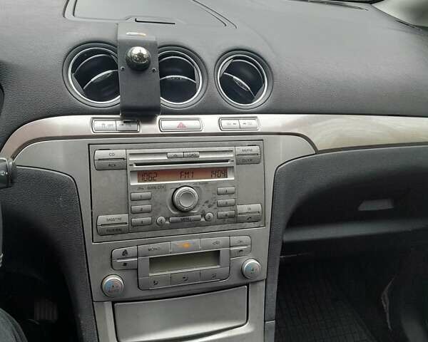 Серый Форд С-Макс, объемом двигателя 2 л и пробегом 325 тыс. км за 6000 $, фото 15 на Automoto.ua