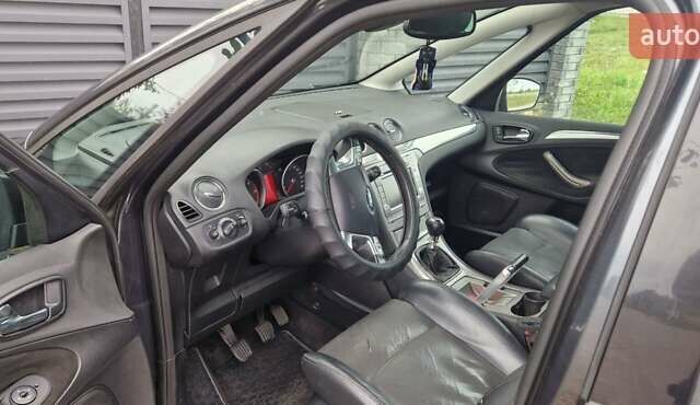 Серый Форд С-Макс, объемом двигателя 2 л и пробегом 345 тыс. км за 6200 $, фото 6 на Automoto.ua