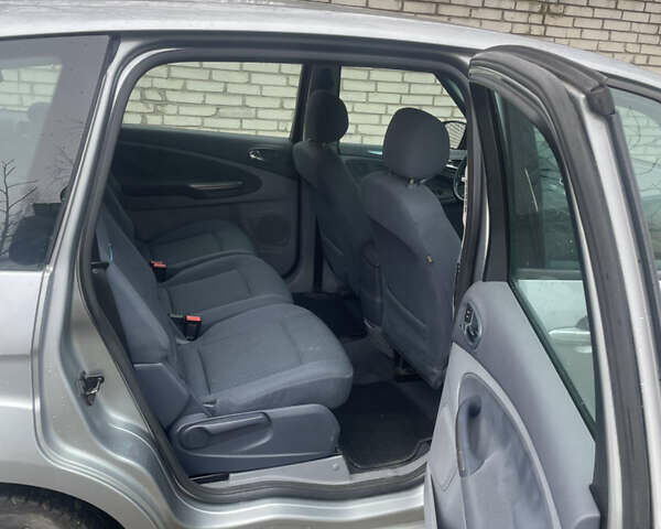 Серый Форд С-Макс, объемом двигателя 1.8 л и пробегом 220 тыс. км за 6600 $, фото 6 на Automoto.ua