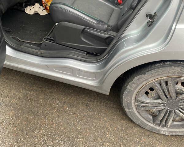 Серый Форд С-Макс, объемом двигателя 2 л и пробегом 322 тыс. км за 6000 $, фото 2 на Automoto.ua