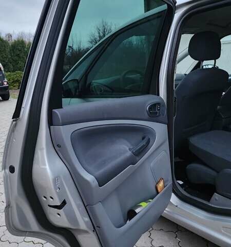 Серый Форд С-Макс, объемом двигателя 1.75 л и пробегом 382 тыс. км за 4500 $, фото 27 на Automoto.ua