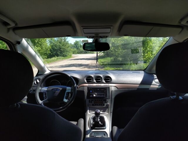 Серый Форд С-Макс, объемом двигателя 2 л и пробегом 316 тыс. км за 4100 $, фото 7 на Automoto.ua