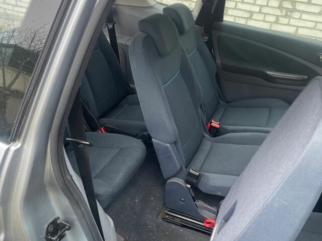 Серый Форд С-Макс, объемом двигателя 1.8 л и пробегом 220 тыс. км за 6600 $, фото 7 на Automoto.ua