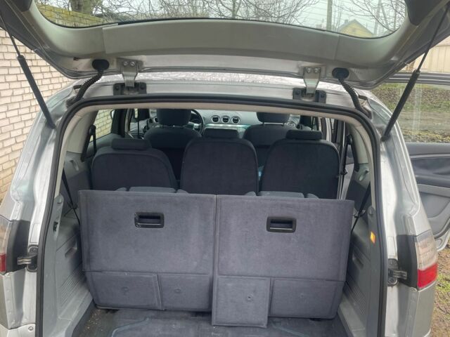 Серый Форд С-Макс, объемом двигателя 1.8 л и пробегом 220 тыс. км за 6600 $, фото 5 на Automoto.ua