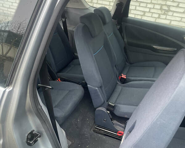 Серый Форд С-Макс, объемом двигателя 1.8 л и пробегом 220 тыс. км за 6600 $, фото 7 на Automoto.ua