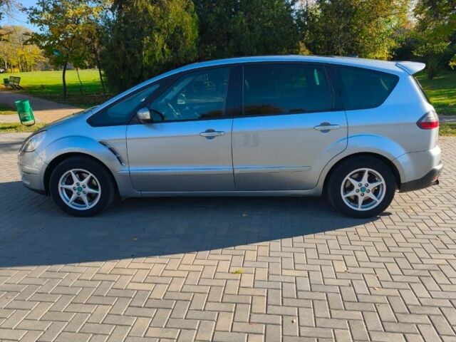 Серый Форд С-Макс, объемом двигателя 2 л и пробегом 290 тыс. км за 6700 $, фото 1 на Automoto.ua