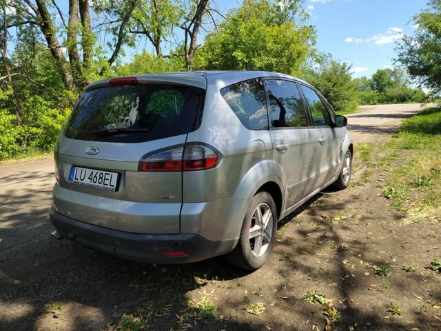 Серый Форд С-Макс, объемом двигателя 2 л и пробегом 316 тыс. км за 4100 $, фото 3 на Automoto.ua