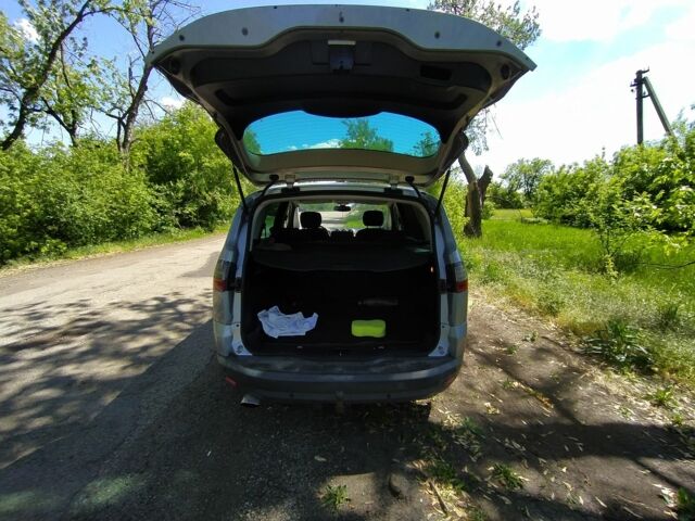 Серый Форд С-Макс, объемом двигателя 2 л и пробегом 316 тыс. км за 4100 $, фото 6 на Automoto.ua