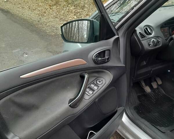 Серый Форд С-Макс, объемом двигателя 2 л и пробегом 325 тыс. км за 6000 $, фото 22 на Automoto.ua