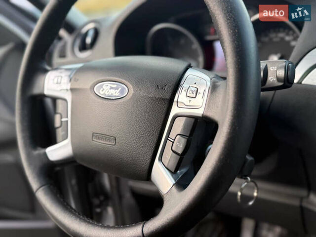 Форд С-Макс 2006 в Днепре (Днепропетровске) на Automoto.ua Серый Форд С-Макс, объемом двигателя 2 л и пробегом 267 тыс. км за 4900 $, фото 7 на Automoto.ua