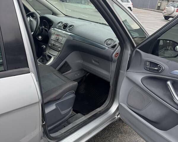 Серый Форд С-Макс, объемом двигателя 2 л и пробегом 300 тыс. км за 4500 $, фото 15 на Automoto.ua