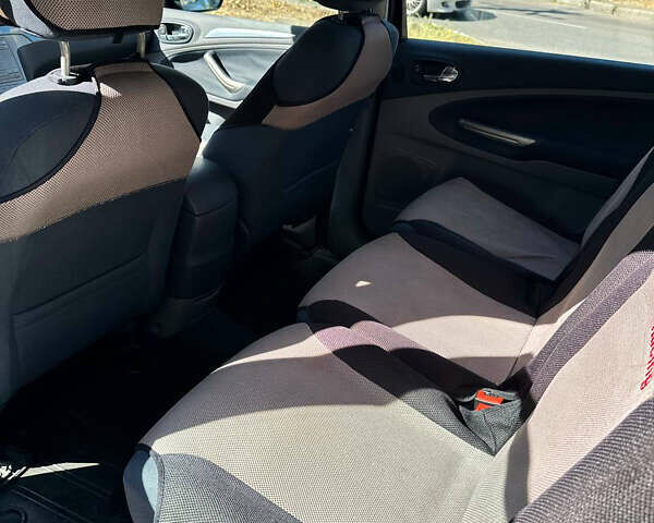 Серый Форд С-Макс, объемом двигателя 2 л и пробегом 46 тыс. км за 9000 $, фото 8 на Automoto.ua