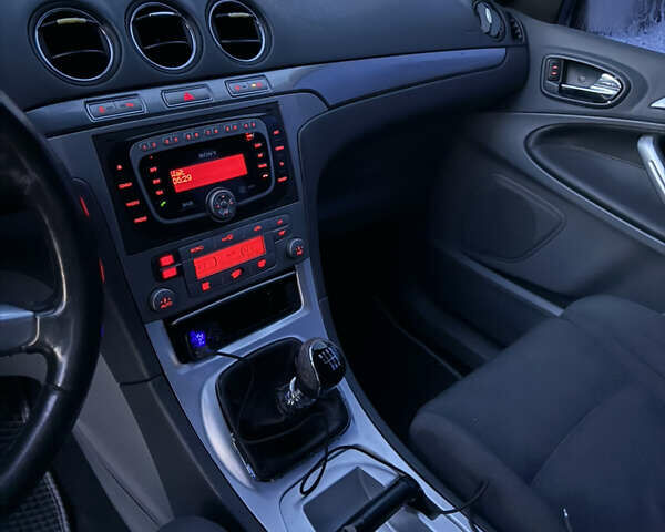 Серый Форд С-Макс, объемом двигателя 2 л и пробегом 280 тыс. км за 5700 $, фото 8 на Automoto.ua