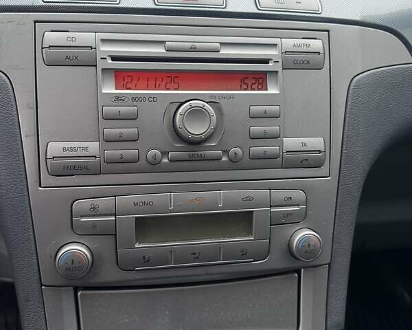 Серый Форд С-Макс, объемом двигателя 2 л и пробегом 300 тыс. км за 4500 $, фото 17 на Automoto.ua