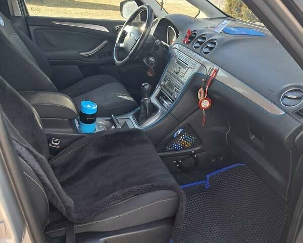 Серый Форд С-Макс, объемом двигателя 2 л и пробегом 232 тыс. км за 6500 $, фото 10 на Automoto.ua